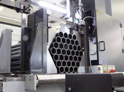 VIDEO: está disponível o novo video do sistema de material handling para corte de feixes hexagonais! | © MEP S.p.A - Serras de fita e disco para o corte de metais